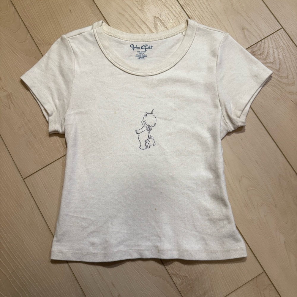 brandy melville john galt baby cream colour tshirt BNWT - Picture 3 of 7